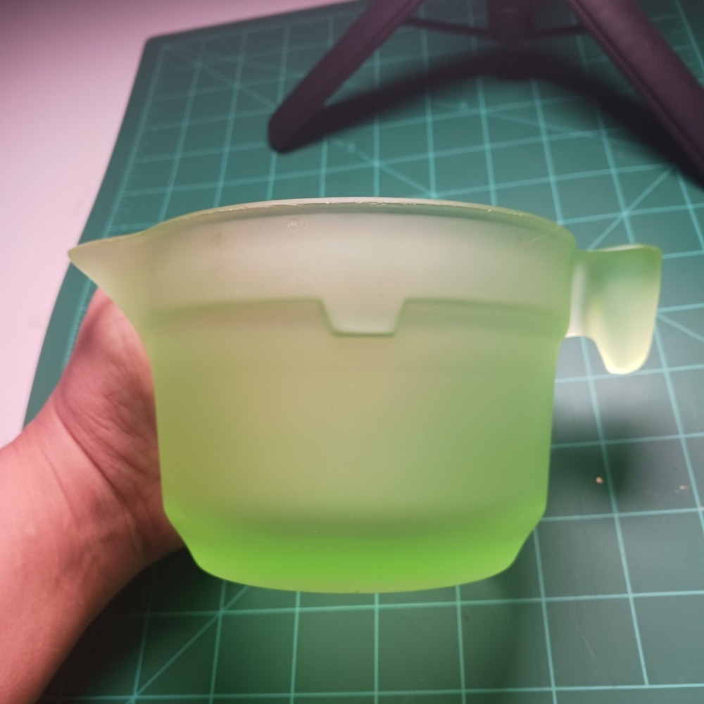 VTG US Glass Satin Green Uranium Slick Handle Reamer Measuring Pitcher